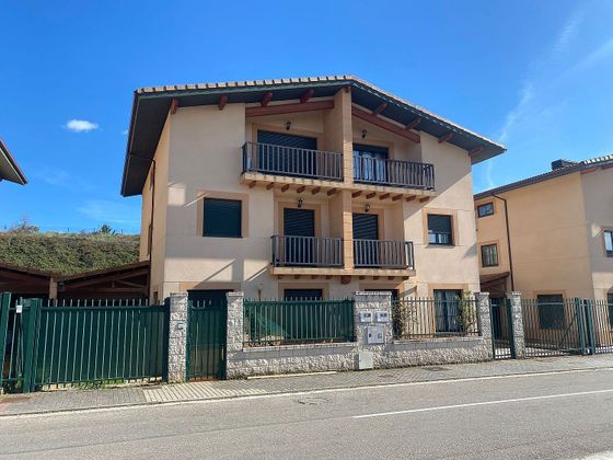 Foto 1 de Casa en venda a Cardeñadijo de 4 habitacions amb terrassa i garatge