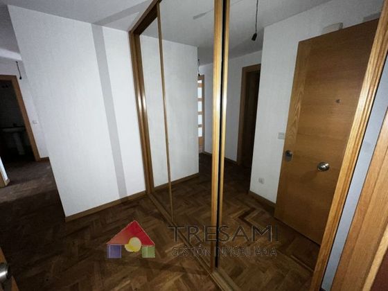 Foto 2 de Piso en venta en calle Ramón y Cajal de 2 habitaciones con calefacción y ascensor