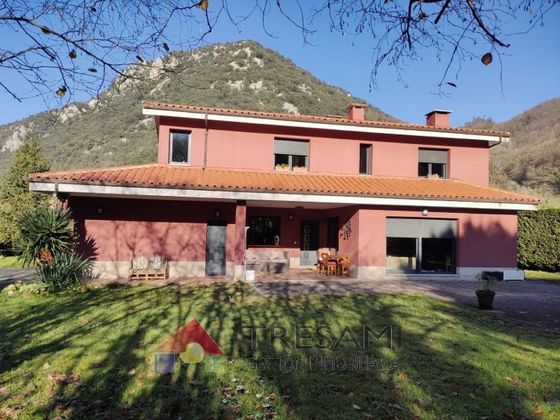Foto 2 de Casa en venda a Santo Adriano de 3 habitacions amb terrassa i garatge