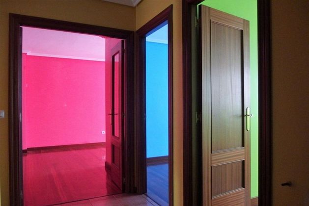 Foto 2 de Piso en venta en Corrales de Buelna (Los) de 3 habitaciones con garaje y ascensor