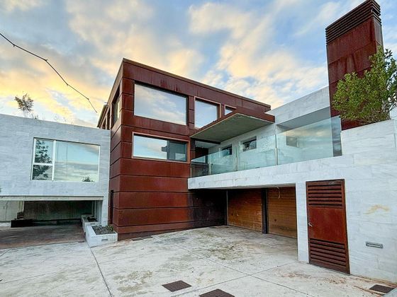 Foto 1 de Venta de chalet en Santa Cruz de Bezana de 7 habitaciones con terraza y piscina