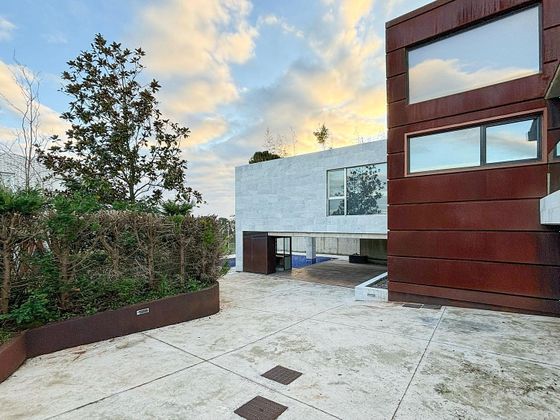 Foto 2 de Xalet en venda a Santa Cruz de Bezana de 7 habitacions amb terrassa i piscina