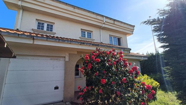 Foto 1 de Xalet en venda a Santa Cruz de Bezana de 5 habitacions amb terrassa i garatge