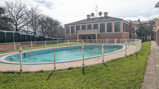Foto 2 de Casa en venda a Santa María de Getxo de 5 habitacions amb piscina i garatge