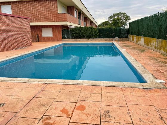 Foto 1 de Dúplex en venta en Castañares de Rioja de 3 habitaciones con terraza y piscina