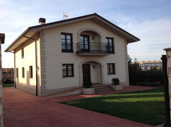 Foto 2 de Xalet en venda a Uruñuela de 8 habitacions amb terrassa i garatge