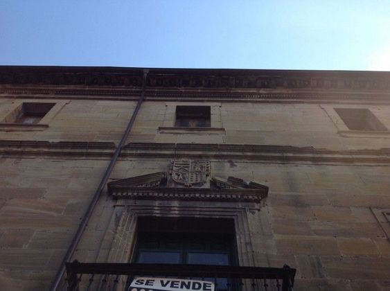 Foto 1 de Casa adossada en venda a Santo Domingo de la Calzada de 15 habitacions amb balcó