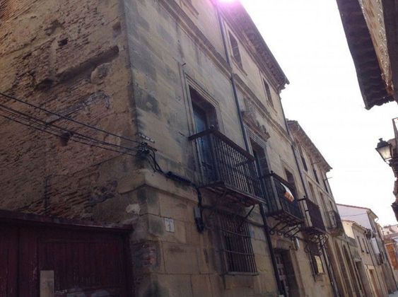 Foto 2 de Casa adossada en venda a Santo Domingo de la Calzada de 15 habitacions amb balcó