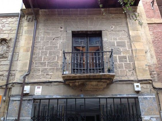 Foto 1 de Casa adosada en venta en Santo Domingo de la Calzada de 4 habitaciones con jardín y balcón
