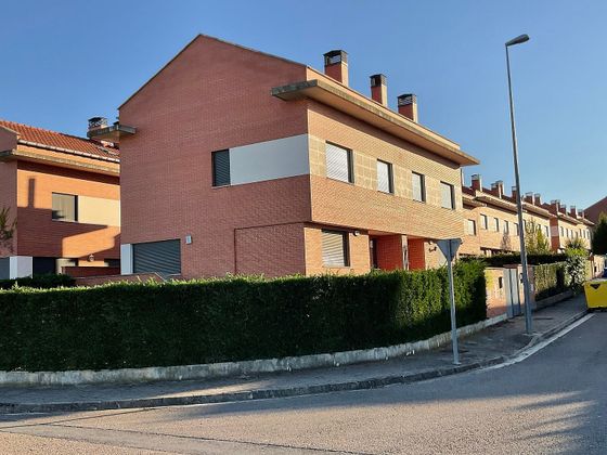 Foto 1 de Casa adossada en venda a Cirueña de 4 habitacions amb terrassa i piscina