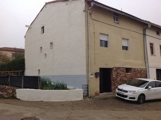 Foto 1 de Casa en venda a Fresneña de 3 habitacions amb jardí