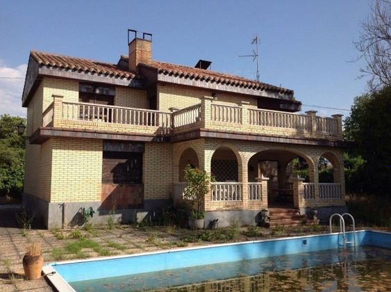 Foto 1 de Chalet en venta en Santo Domingo de la Calzada de 5 habitaciones con terraza y piscina