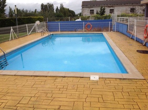 Foto 2 de Piso en venta en Alesanco de 2 habitaciones con terraza y piscina