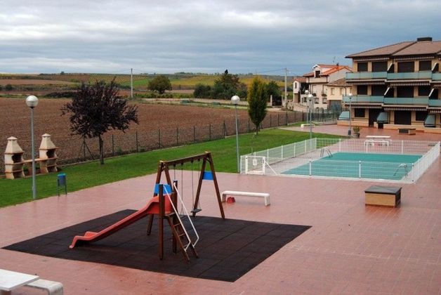 Foto 1 de Piso en venta en Alesanco de 2 habitaciones con piscina y garaje