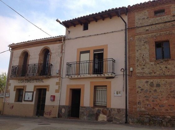 Foto 1 de Casa adossada en venda a Manzanares de Rioja de 4 habitacions amb balcó