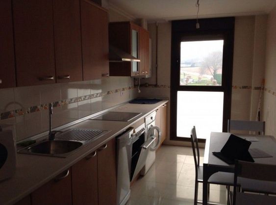 Foto 2 de Piso en venta en Santurde de Rioja de 3 habitaciones con terraza y piscina