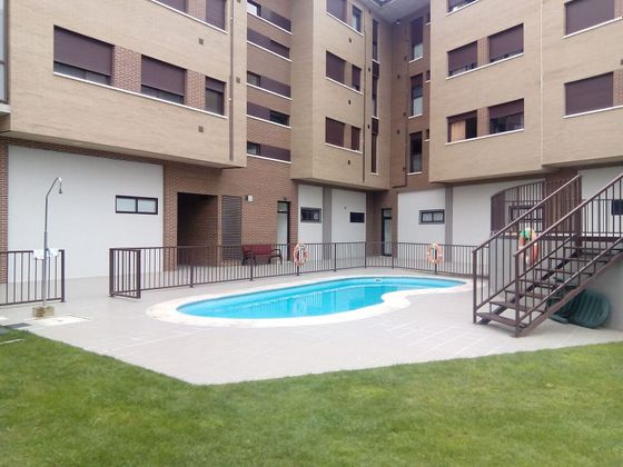 Foto 2 de Piso en venta en Santo Domingo de la Calzada de 2 habitaciones con piscina y garaje