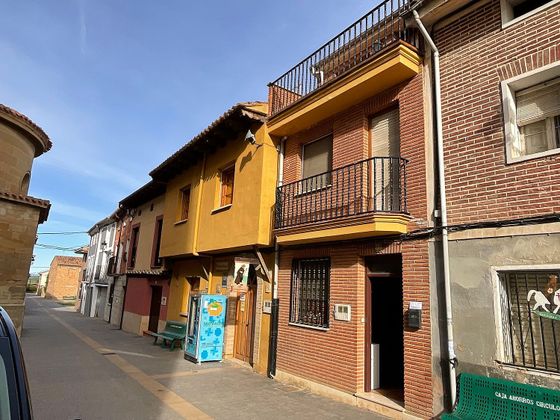 Foto 1 de Casa adossada en venda a Redecilla del Camino de 4 habitacions amb terrassa i balcó