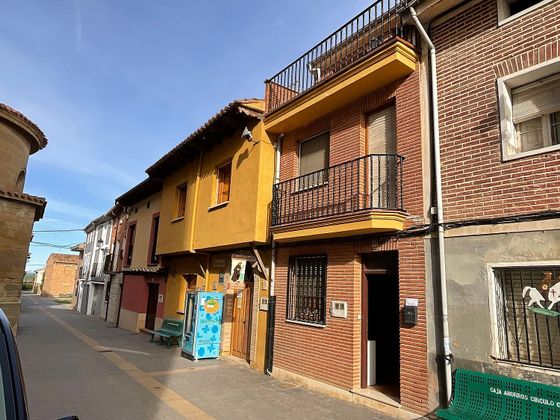 Foto 2 de Venta de casa adosada en Redecilla del Camino de 4 habitaciones con terraza y balcón