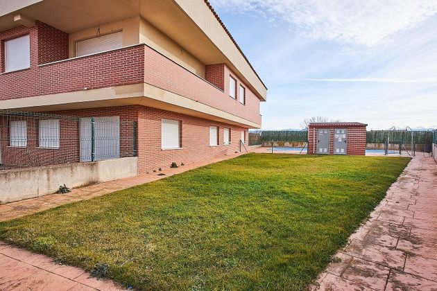Foto 2 de Dúplex en venda a Castañares de Rioja de 3 habitacions amb terrassa i piscina