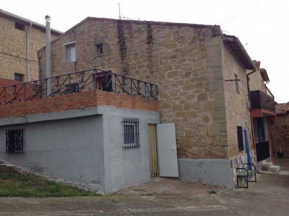 Foto 1 de Casa adosada en venta en Treviana de 5 habitaciones con terraza y balcón