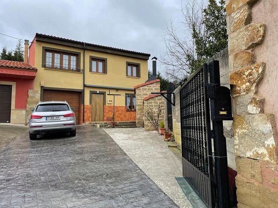 Foto 1 de Chalet en venta en Villalobar de Rioja de 4 habitaciones con garaje