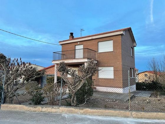 Foto 2 de Chalet en venta en Manzanares de Rioja de 4 habitaciones con terraza y garaje