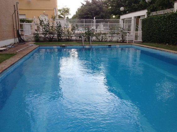 Foto 1 de Casa adossada en venda a Santo Domingo de la Calzada de 6 habitacions amb terrassa i piscina