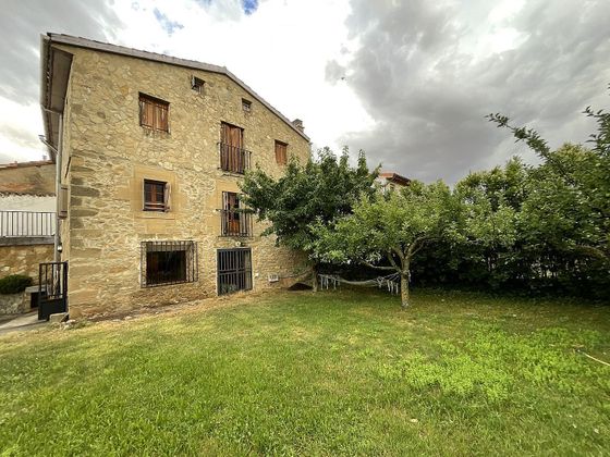 Foto 2 de Xalet en venda a Baños de Rioja de 5 habitacions amb terrassa i garatge