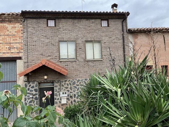 Foto 1 de Casa en venda a Manzanares de Rioja de 4 habitacions amb jardí i calefacció