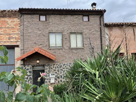 Foto 2 de Casa en venta en Manzanares de Rioja de 4 habitaciones con jardín y calefacción