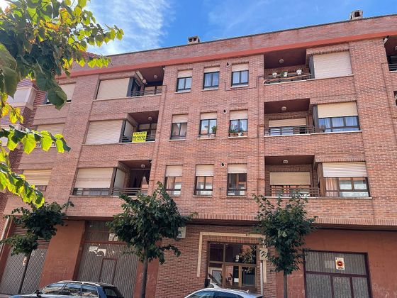 Foto 2 de Pis en venda a plaza Jacobea de 4 habitacions amb garatge i balcó