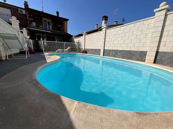 Foto 1 de Casa adosada en venta en carretera De Haro de 3 habitaciones con terraza y piscina