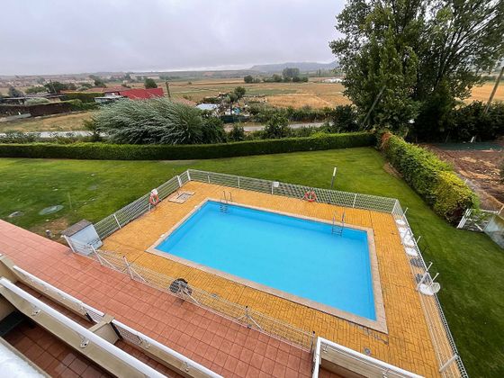 Foto 1 de Pis en venda a calle Mediodia de 2 habitacions amb terrassa i piscina