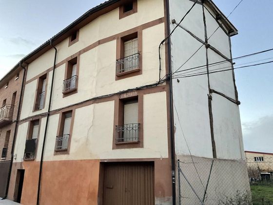 Foto 1 de Casa en venta en Alesanco de 3 habitaciones con terraza y jardín