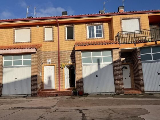 Foto 1 de Casa adossada en venda a Cirueña de 3 habitacions amb terrassa i garatge