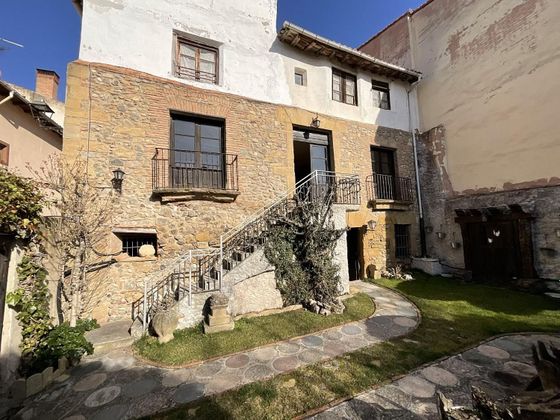 Foto 2 de Casa en venda a Santo Domingo de la Calzada de 8 habitacions amb jardí
