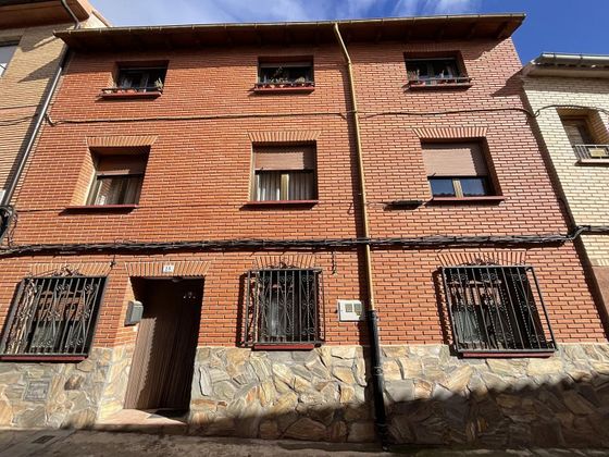 Foto 1 de Casa en venta en Alesanco de 5 habitaciones con terraza y calefacción