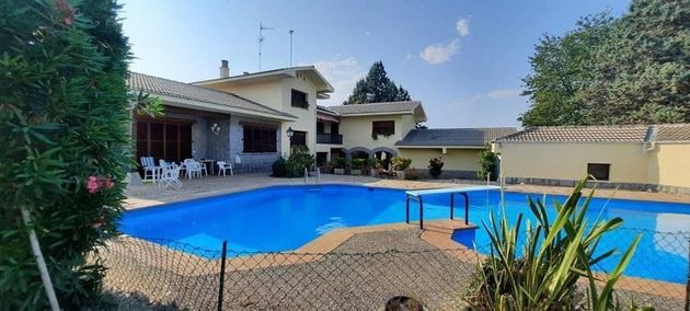 Foto 1 de Xalet en venda a Castañares de Rioja de 6 habitacions amb terrassa i piscina