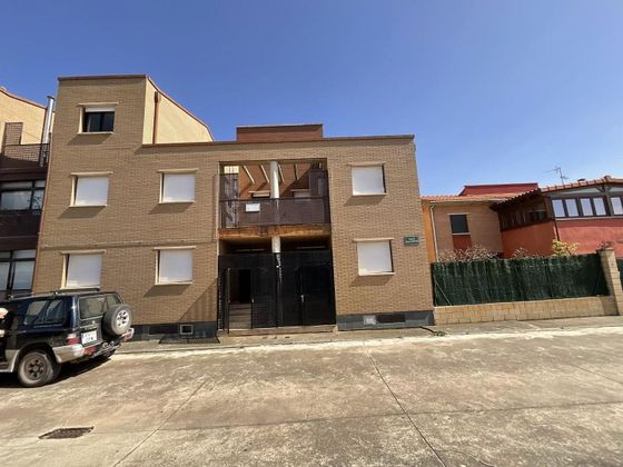 Foto 2 de Casa en venta en Alesanco de 3 habitaciones con terraza y piscina