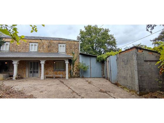 Foto 2 de Casa adossada en venda a Guntín de 4 habitacions amb terrassa i garatge