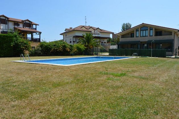 Foto 1 de Chalet en venta en paseo Aritzalde de 5 habitaciones con terraza y piscina