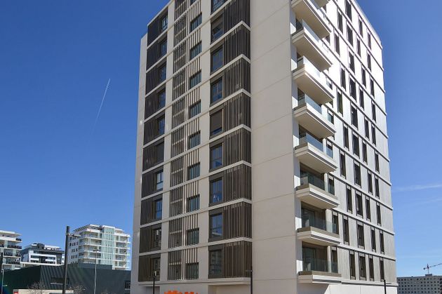 Foto 2 de Piso en alquiler en avenida Juan Pablo II de 3 habitaciones con terraza y garaje