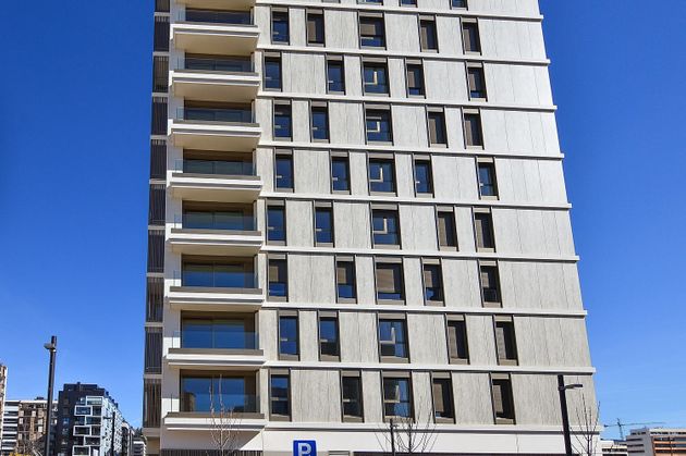 Foto 2 de Piso en alquiler en avenida Juan Pablo II de 2 habitaciones con terraza y garaje