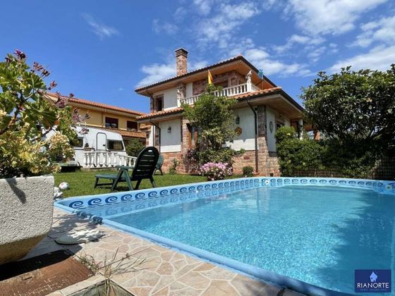 Foto 1 de Venta de chalet en Luanco - Aramar - Antromero de 4 habitaciones con terraza y piscina