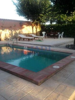 Foto 1 de Chalet en venta en Valdepeñas de 3 habitaciones con piscina y jardín