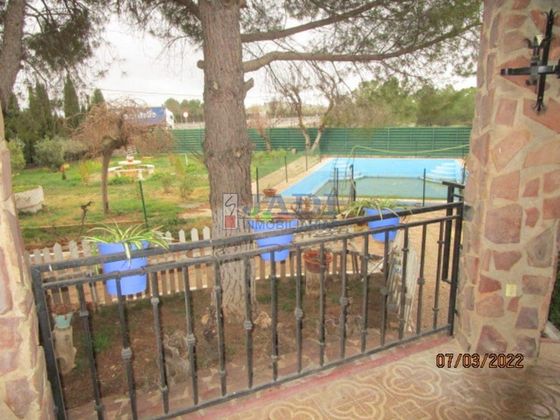 Foto 2 de Casa rural en venta en Valdepeñas de 4 habitaciones con piscina y jardín