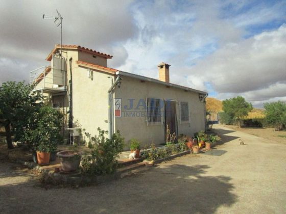 Foto 1 de Chalet en venta en Valdepeñas de 2 habitaciones con piscina y garaje