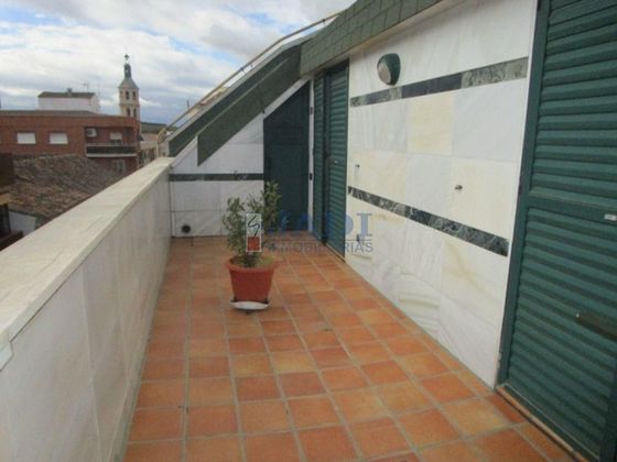 Foto 2 de Àtic en venda a Valdepeñas de 6 habitacions amb terrassa i garatge