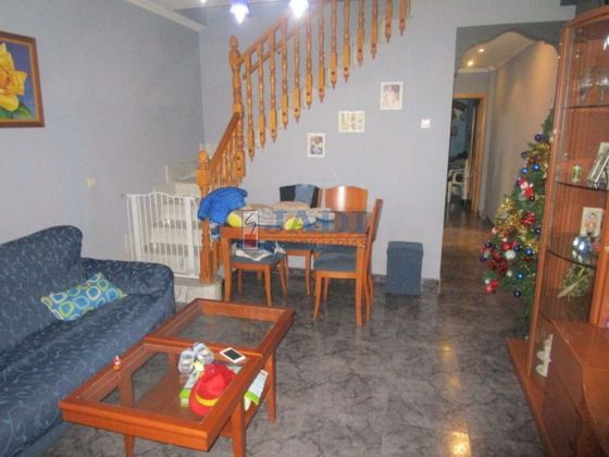 Foto 2 de Casa adosada en venta en Valdepeñas de 3 habitaciones con terraza y garaje